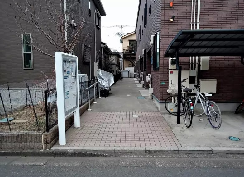 レオネクスト山崎　あずま橋のエントランス