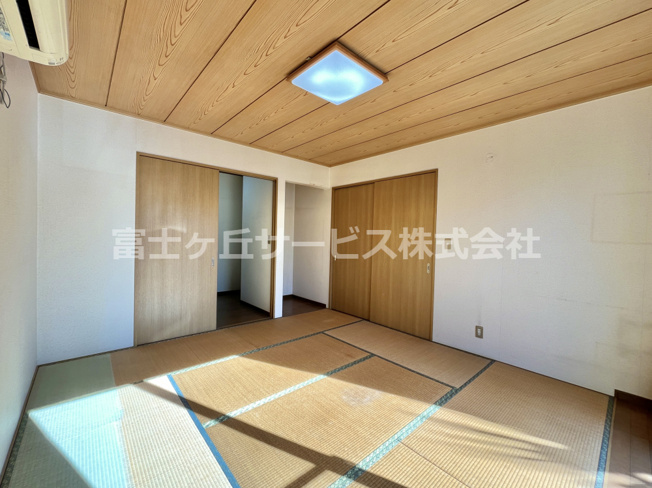 【和室】 | 磐田市城之崎　２キッチン中古住宅 | 落ち着いた雰囲気の和室付きです