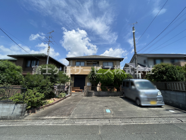 【外観】 | 磐田市城之崎　２キッチン中古住宅 | きれいな外観です