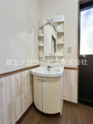 【独立洗面台】 | 磐田市城之崎　２キッチン中古住宅 | 独立洗面台です
