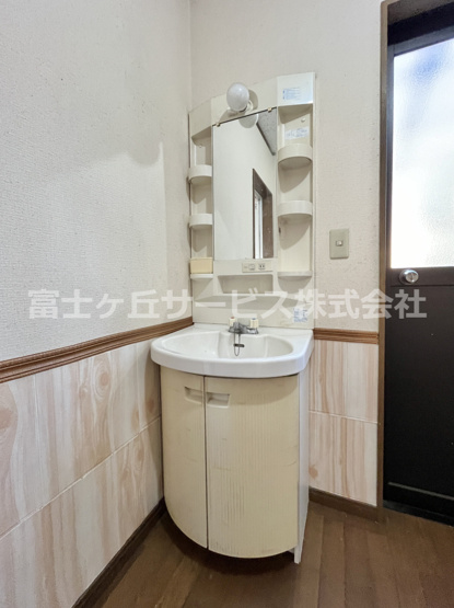 【独立洗面台】 | 磐田市城之崎　２キッチン中古住宅 | 独立洗面台です