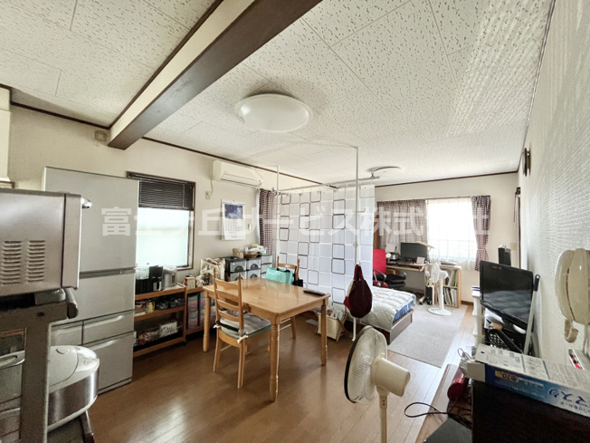 【居間・リビング】 | 磐田市城之崎　２キッチン中古住宅 | 2階のLDKです