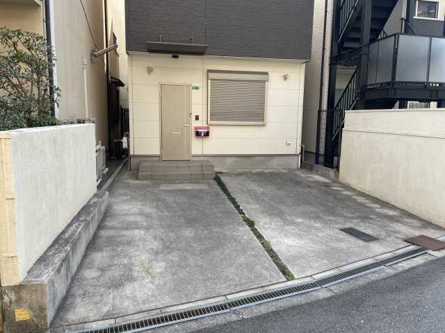 【駐車場】