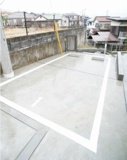 【駐車場】