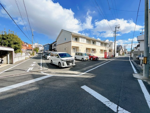 ボンジュール桃山の駐車場