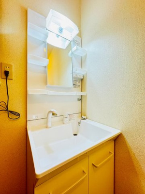 【独立洗面台】 | グランソアレ西町 | 独立洗面台あり、毎朝おしゃれに忙しい女性の方におすすめです
