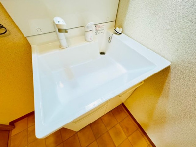 【独立洗面台】 | グランソアレ西町 | 朝の支度にも助かる、独立の洗髪洗面化粧台