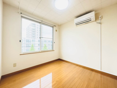 【洋室】 | グランソアレ西町 | 落ち着いた色調の洋室です