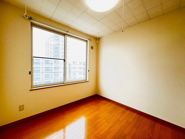 【洋室】 | グランソアレ西町 | 落ち着いた色調の洋室です