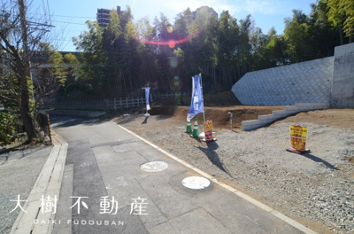 【前面道路含む現地写真】 | 海老名市柏ケ谷　売地　全２区画　【仲介手数料無料】 | 宅地建物取引士による不動産のご説明・現地のご案内、住宅金融普及協会住宅ローンアドバイザーが住宅ローンのアドバイスから融資実行までのお手伝いをしっかりサポートします♪