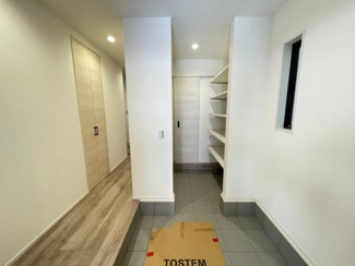 【玄関】 | 鳳中町8丁　新築戸建て | 落ち着いた玄関です