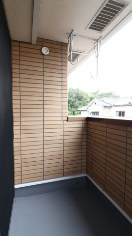 明石市大蔵谷奥のアパートのバルコニー