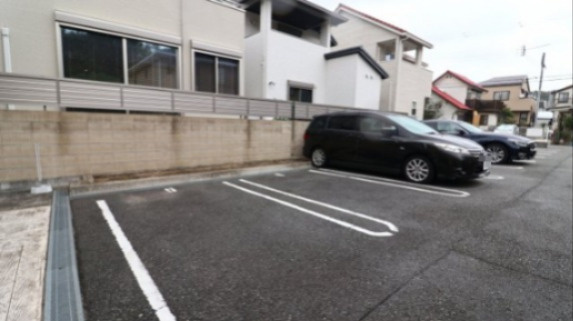明石市大蔵谷奥のアパートの駐車場