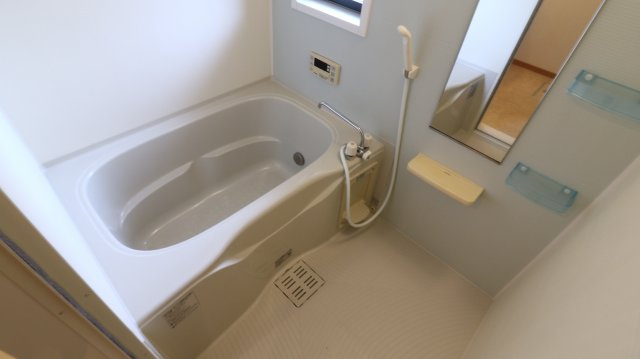 明石市大蔵谷奥のアパートの浴室