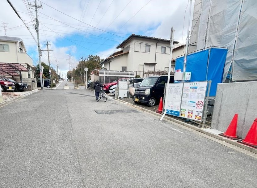 枚方市楠葉面取町　新築一戸建ての前面道路含む現地写真|前面道路含む現地写真です