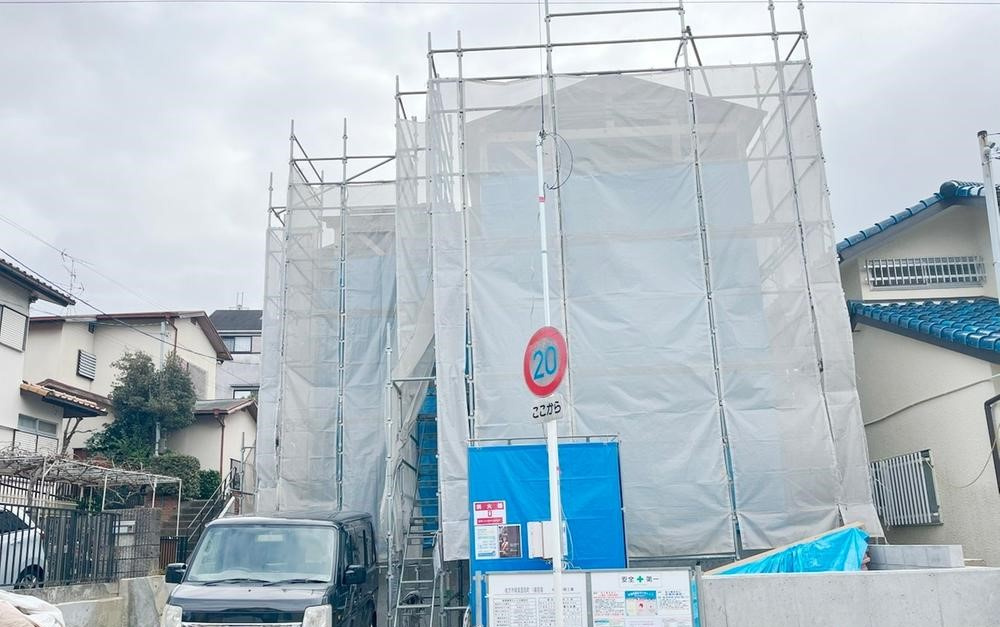 枚方市楠葉面取町　新築一戸建ての前面道路含む現地写真|前面道路含む現地写真です