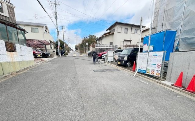枚方市楠葉面取町　新築一戸建ての前面道路含む現地写真|前面道路含む現地写真です