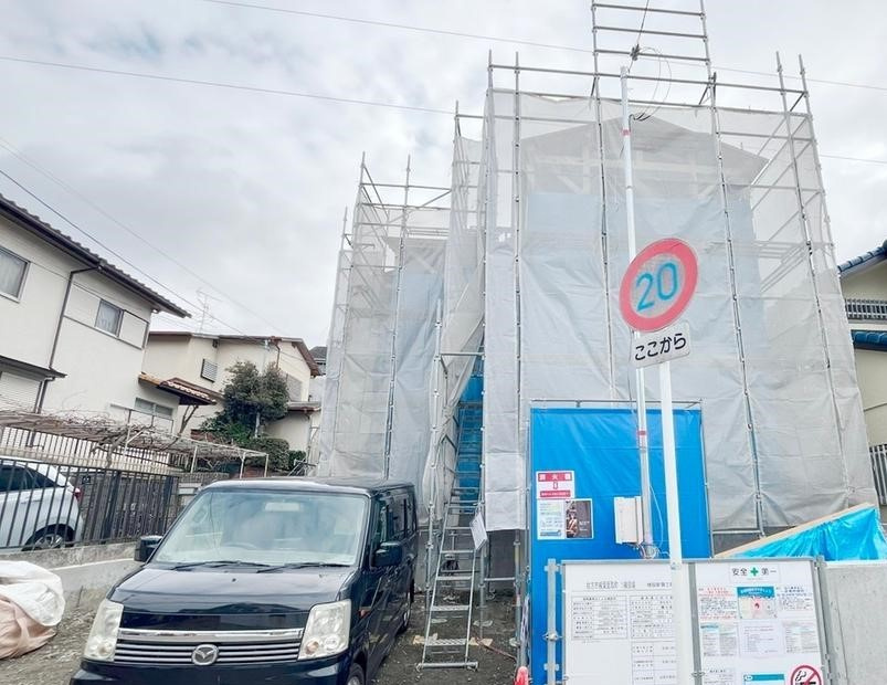 枚方市楠葉面取町　新築一戸建ての前面道路含む現地写真|前面道路含む現地写真です