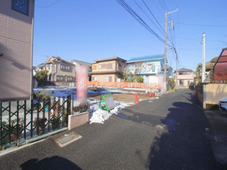 【前面道路含む現地写真】