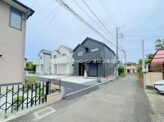 【前面道路含む現地写真】