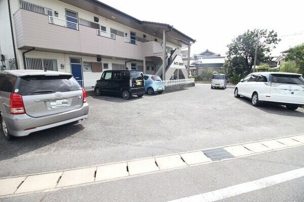ハイツハピネス　　　刈谷市近郊の賃貸はクラスホームの駐車場