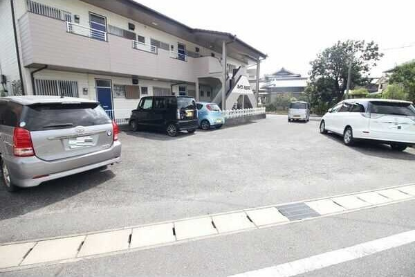ハイツハピネス　　　刈谷市近郊の賃貸はクラスホームの駐車場