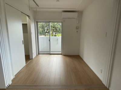 【洋室】 | ラ・ピスタ | 別号室の写真になります。現況優先。