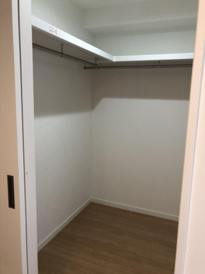 【収納】 | ラ・ピスタ | 別号室の写真になります。現況優先。