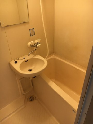 【浴室】 | サンコーポ別府 | 別号室の写真になります。現況優先。