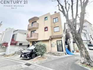 おしゃれな雰囲気の3階建