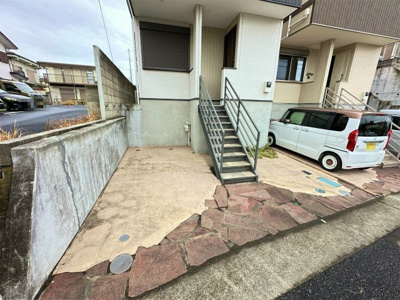 【駐車場】 | 東百合丘2丁目戸建て | いつでも目の届く敷地内に駐車場があります♪お車をお持ちのファミリーさんにオススメです☆