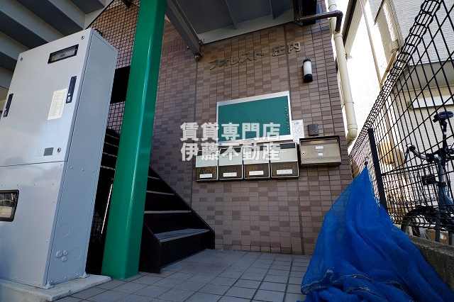 フォレスト庄内のエントランス|クローゼット