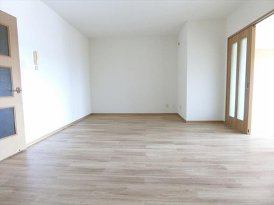 【居間・リビング】 | グランドハイツ | ゆったりとした居間です