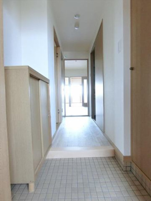 【玄関】 | グランドハイツ | 収納もある玄関です