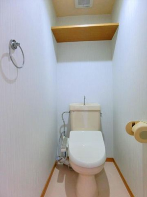 【トイレ】 | グランドハイツ | 落ち着いた色調のトイレです※別号室の写真です