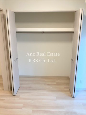 【収納】 | 藤の邸 京町堀 | 寝室のクローゼット！たっぷり収納できて整理整頓をサポート！