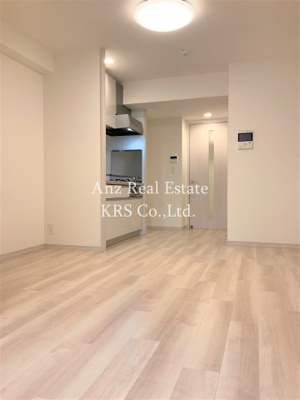 【居間・リビング】 | 藤の邸 京町堀 | 白を基調とした広々9.9帖のお部屋です♪