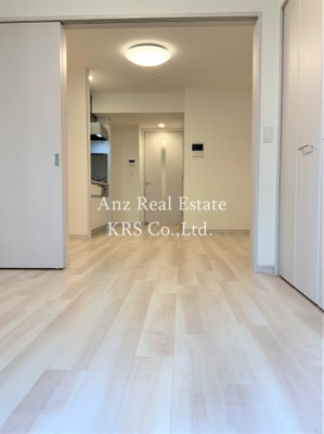 【居間・リビング】 | 藤の邸 京町堀 | 可動式間切りを開けると広々約14帖あります！