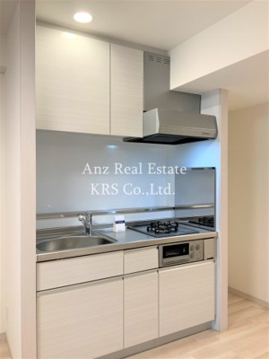 【キッチン】 | 藤の邸 京町堀 | 2口ガスキッチンで楽しくお料理♪上部に棚があって便利です♪