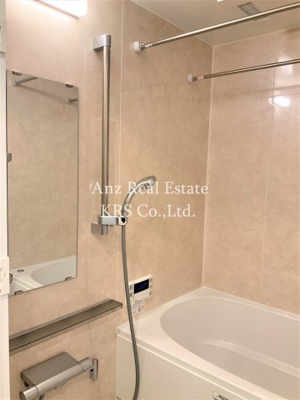 【浴室】 | 藤の邸 京町堀 | 雨の日も安心して洗濯物が干せます！追焚機能も付いています！