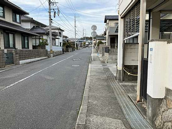 【前面道路含む現地写真】