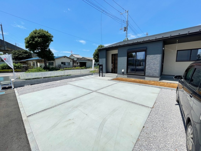 上里町七本木第５（全6棟）1号棟の駐車場