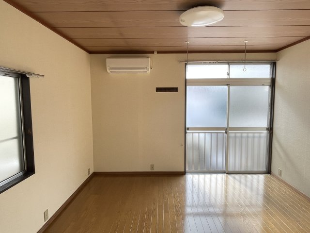 アルモ小白川の洋室