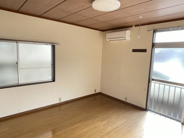 アルモ小白川の洋室