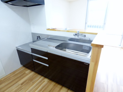 【キッチン】 | グランコムメゾン南中川 | 水を出しやすいシングルレバー水栓。作業スペースも十分です。