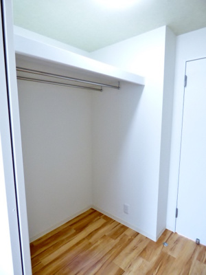 【収納】 | グランコムメゾン南中川 | ハンガーパイプは２本あり。服が多くても安心。