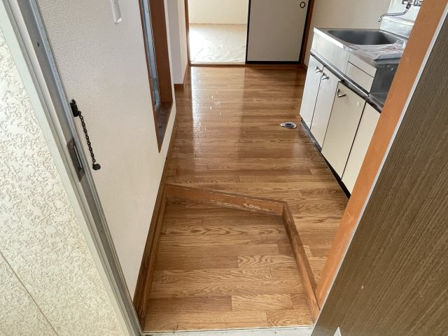 アルモ小白川の玄関