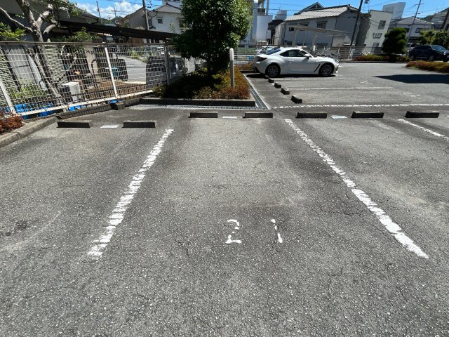 パストラル青山の駐車場