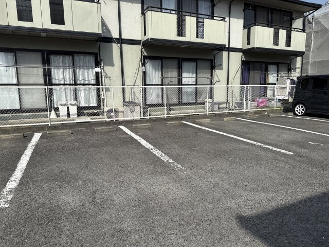 センチュリー7　Ｂ棟の駐車場