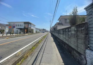 【前面道路含む現地写真】